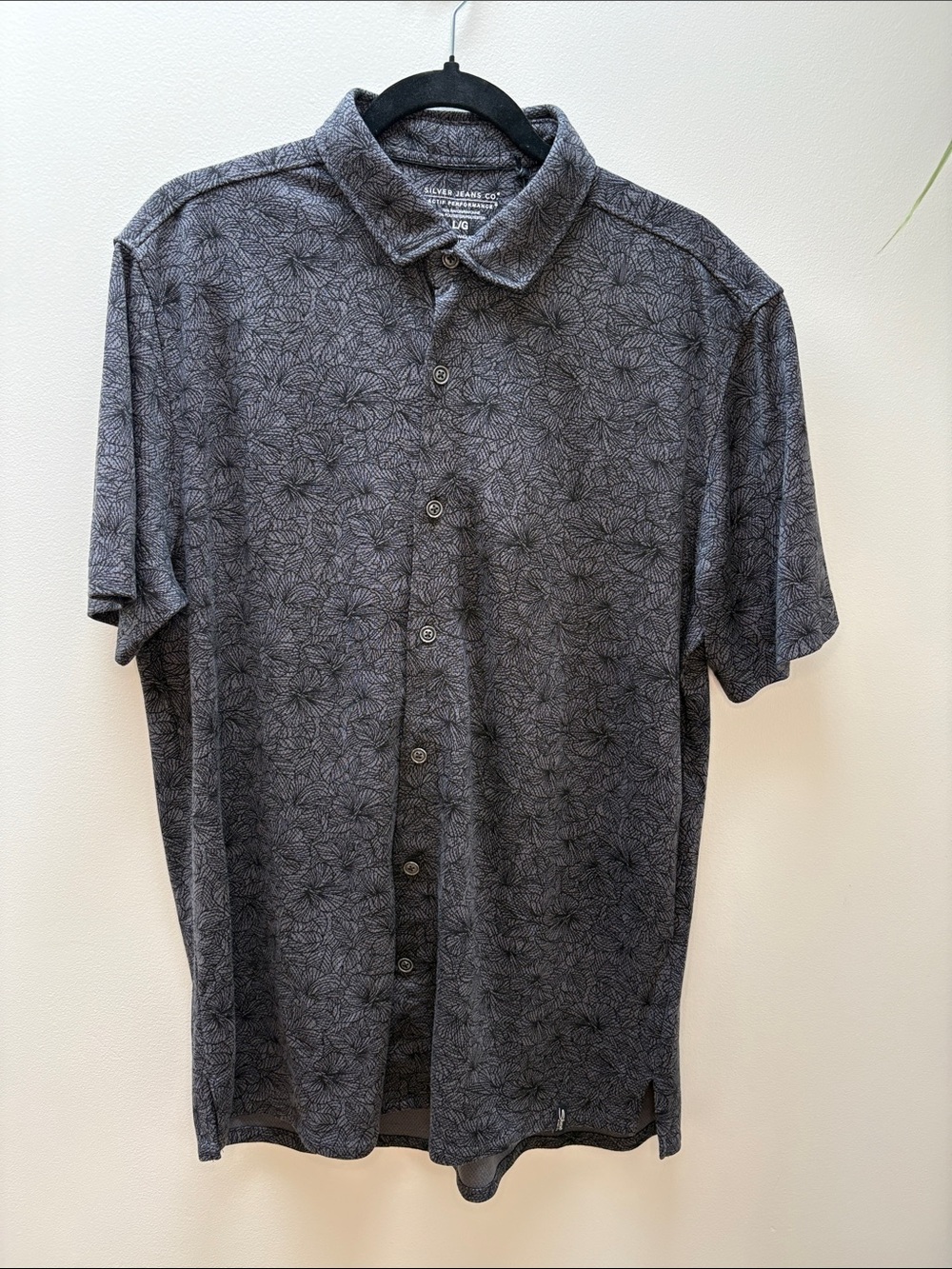 Silver Jeans Men's Short-Sleeve Button-Up in Charcoal Gray/Black Floral